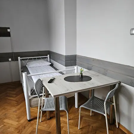 Pracownicze кімнати для працівників,гуртожиток Hostel Swarzędz