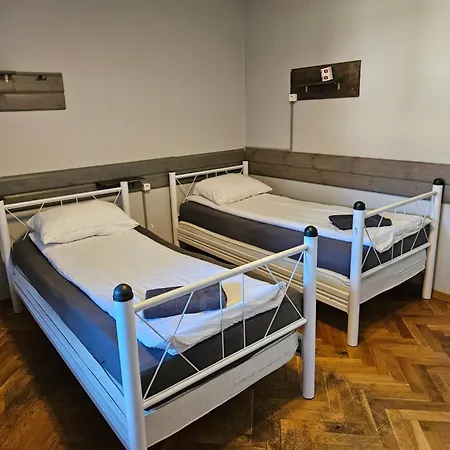 Хостел Pokoje pracownicze Кімнати для працівників,гуртожиток Сважендз