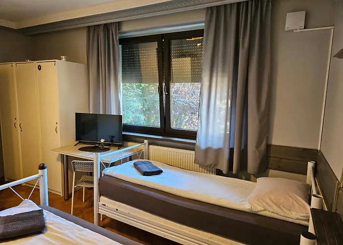 Pracownicze кімнати для працівників,гуртожиток 旅馆 *