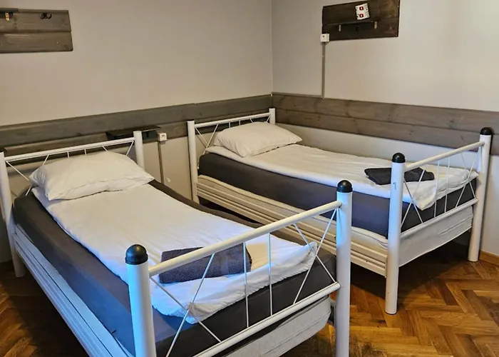 旅馆 Pracownicze кімнати для працівників,гуртожиток Swarzędz