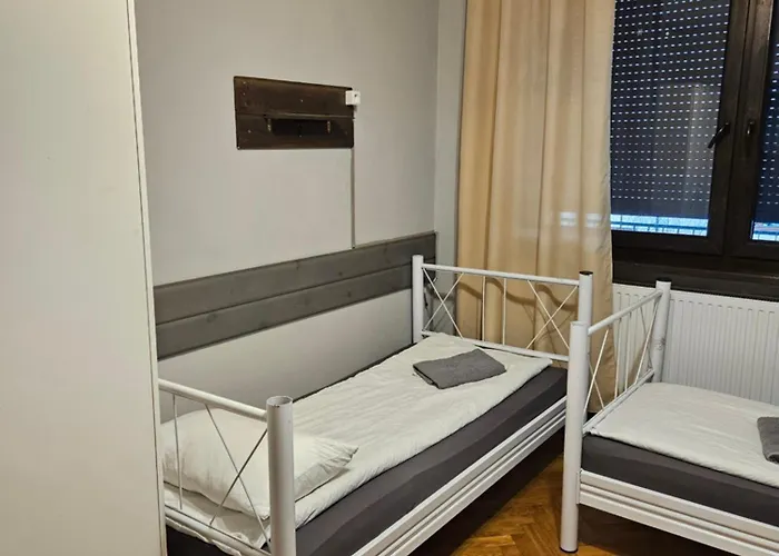 Pracownicze кімнати для працівників,гуртожиток 旅馆 *